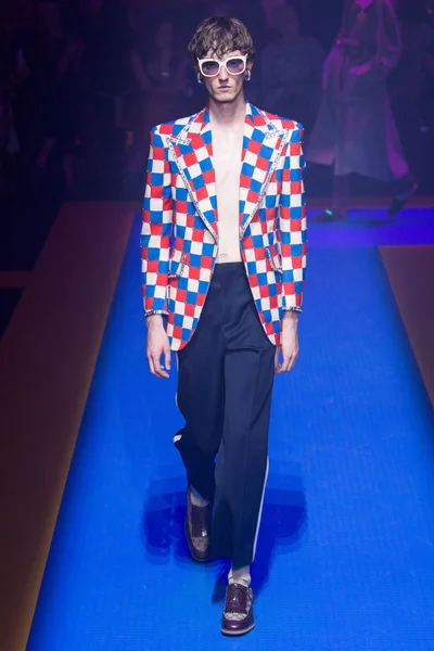 Look 34